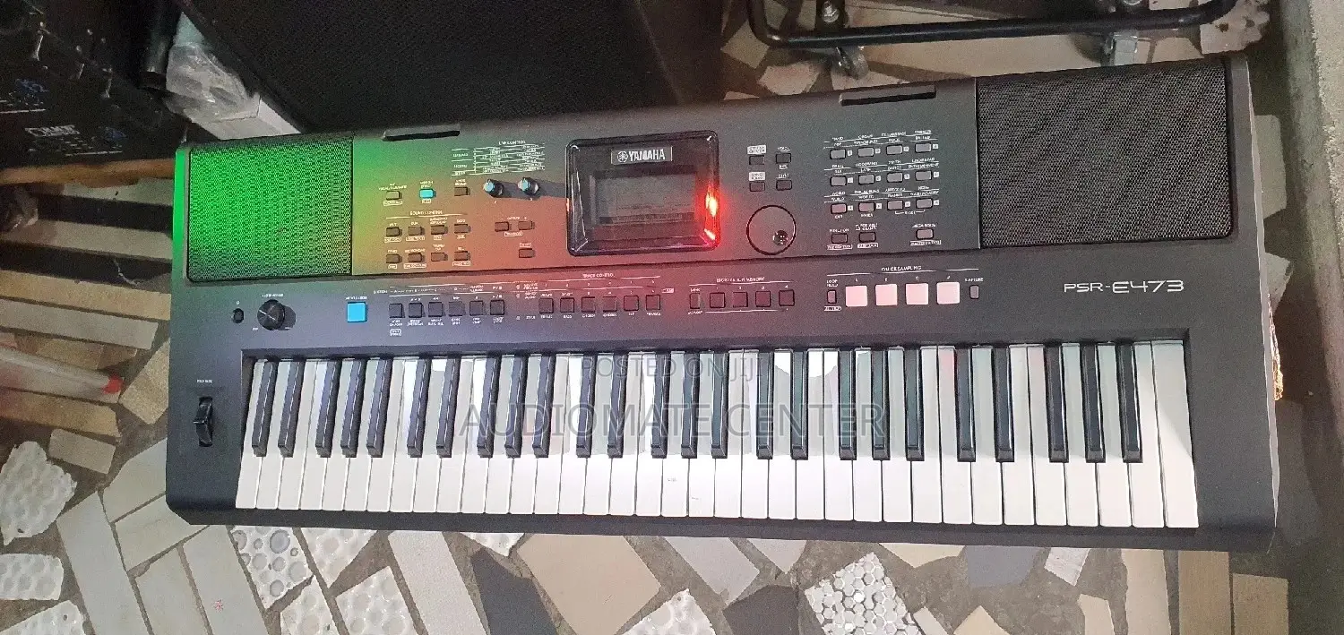 Yamaha E473 Keyboard