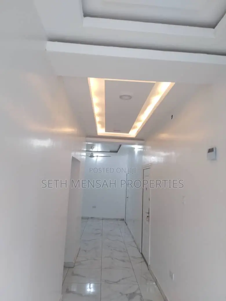 5bdrm House in 5 Bedroom House For, Adjiriganor for Sale
