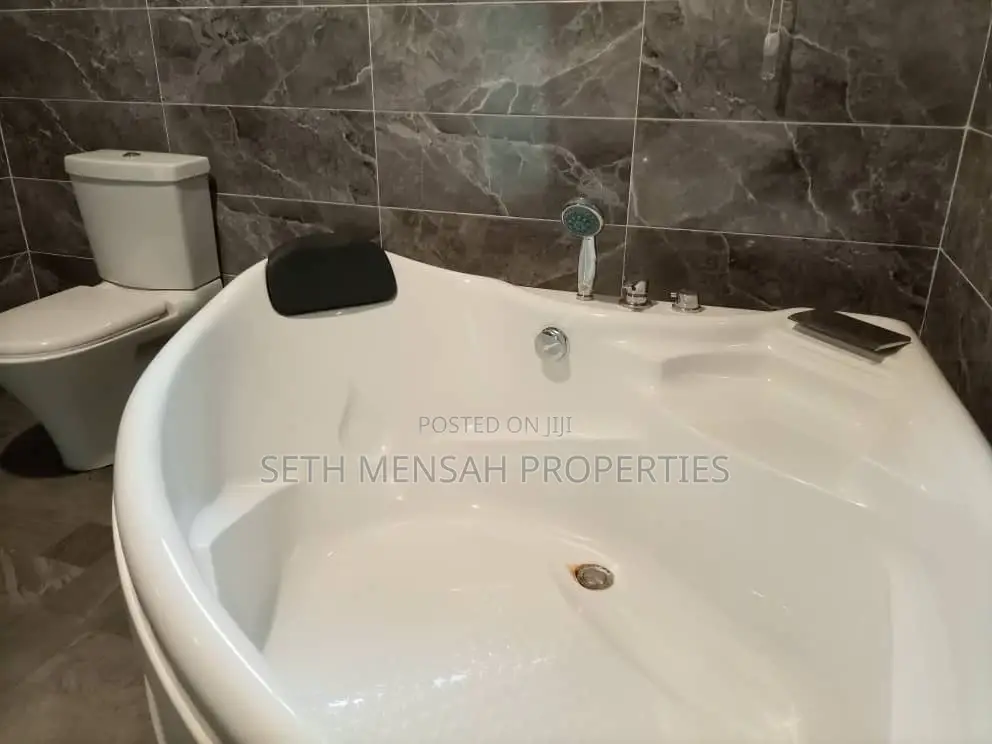 5bdrm House in 5 Bedroom House For, Adjiriganor for Sale