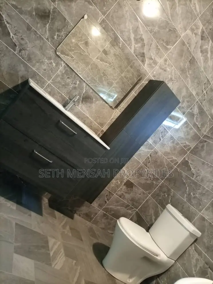 5bdrm House in 5 Bedroom House For, Adjiriganor for Sale