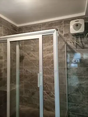 5bdrm House in 5 Bedroom House For, Adjiriganor for Sale