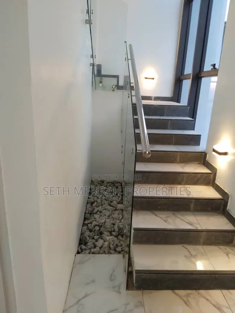 5bdrm House in 5 Bedroom House For, Adjiriganor for Sale