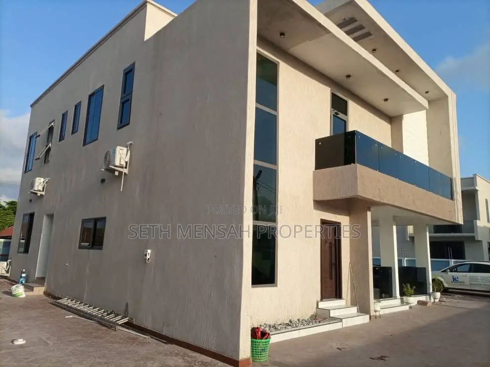 5bdrm House in 5 Bedroom House For, Adjiriganor for Sale