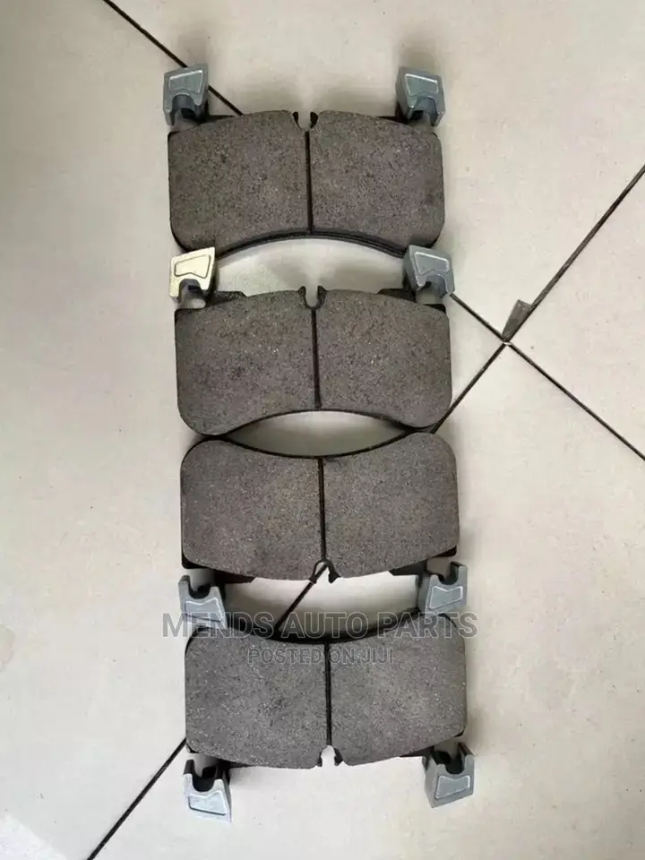 Land Rover Discovery 5 Front Brake Pads