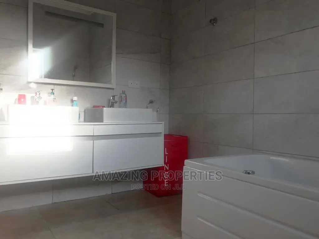 4bdrm Farm House in West Cantonments, East Legon for Sale