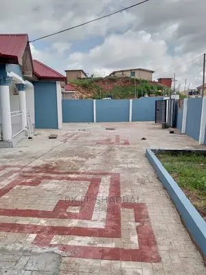 5bdrm House in Pokuase for Sale