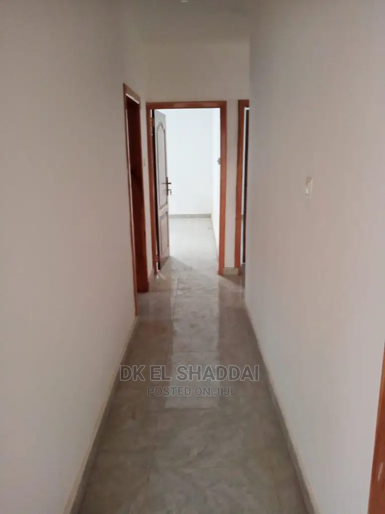 5bdrm House in Pokuase for Sale