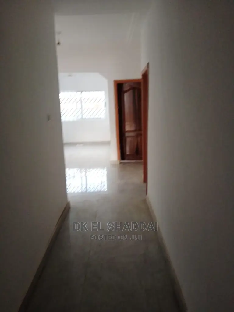 5bdrm House in Pokuase for Sale