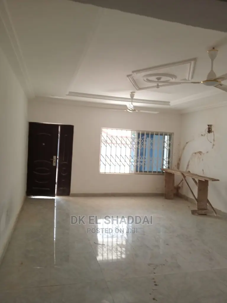 5bdrm House in Pokuase for Sale