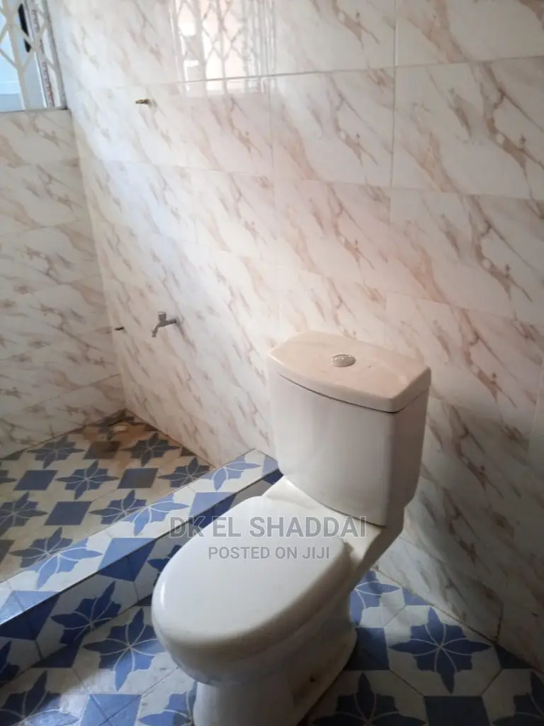 5bdrm House in Pokuase for Sale