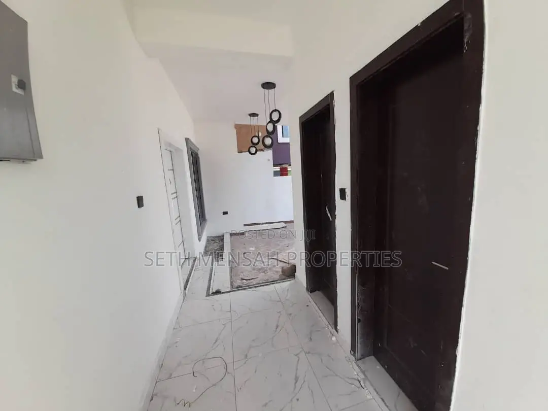 3bdrm House in Skm, Adenta for Sale