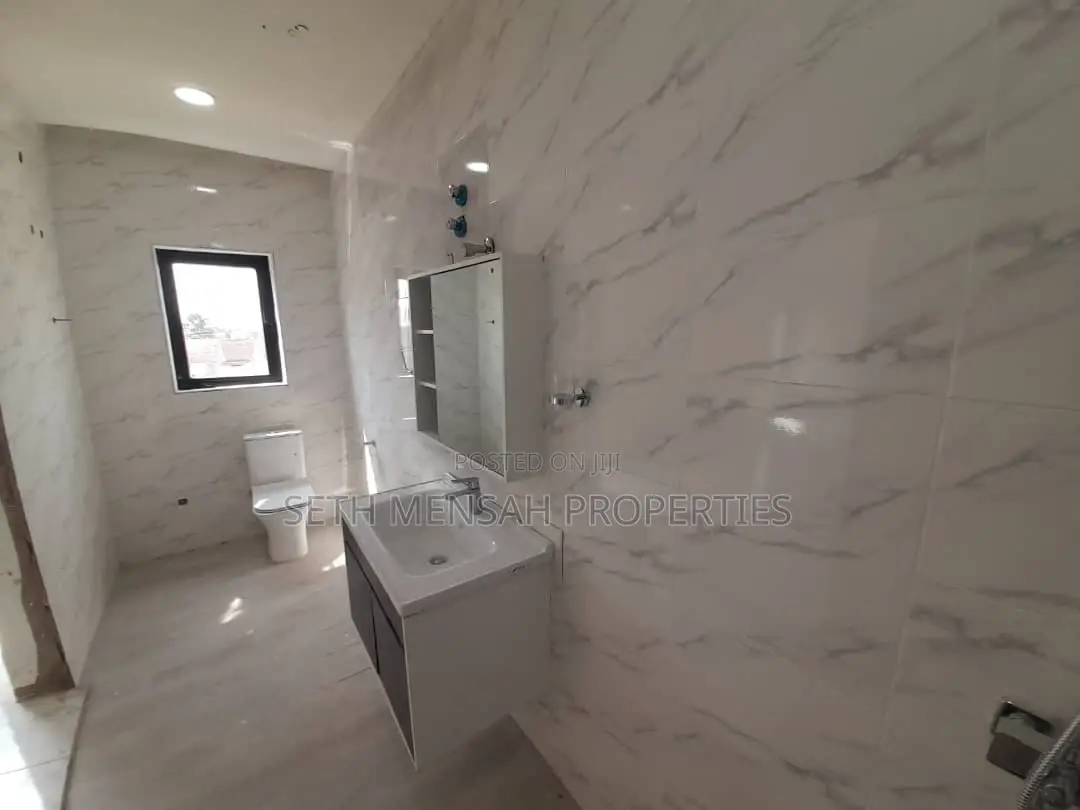 3bdrm House in Skm, Adenta for Sale