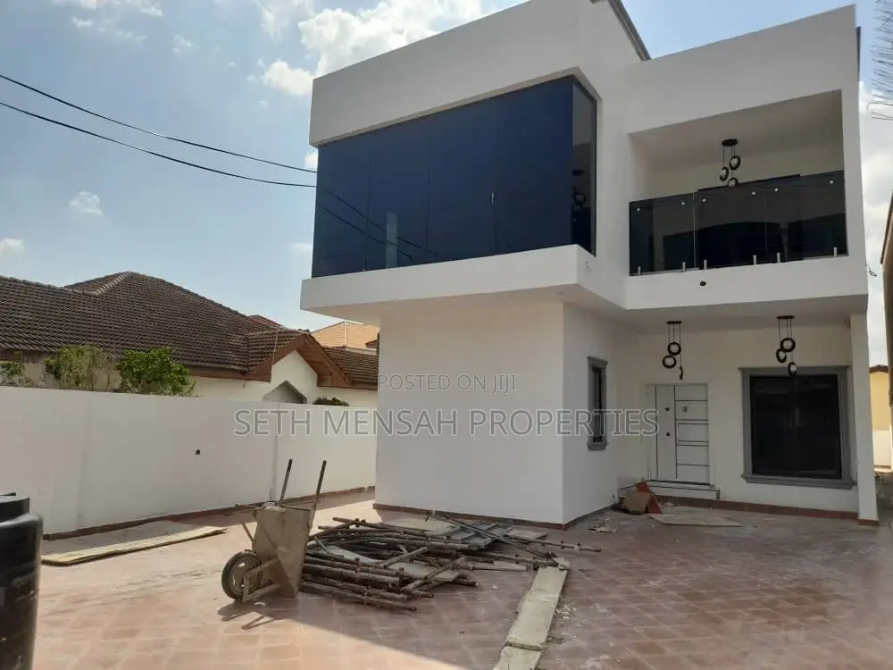 3bdrm House in Skm, Adenta for Sale