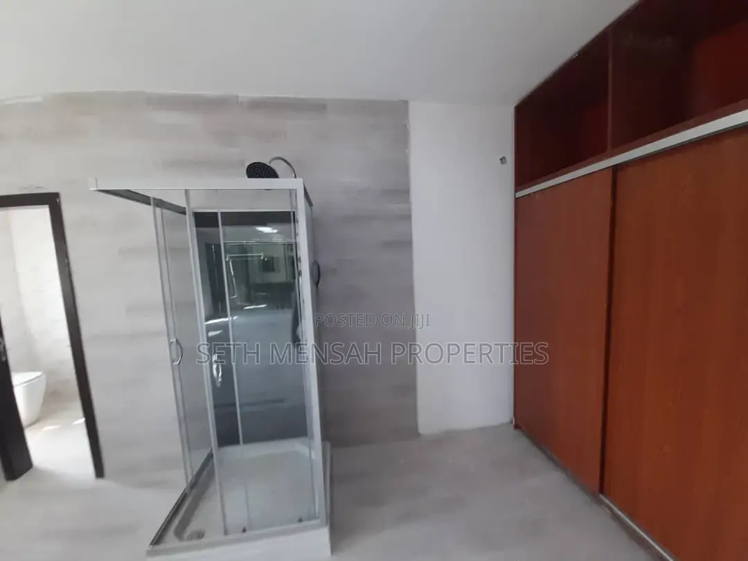 3bdrm House in Skm, Adenta for Sale