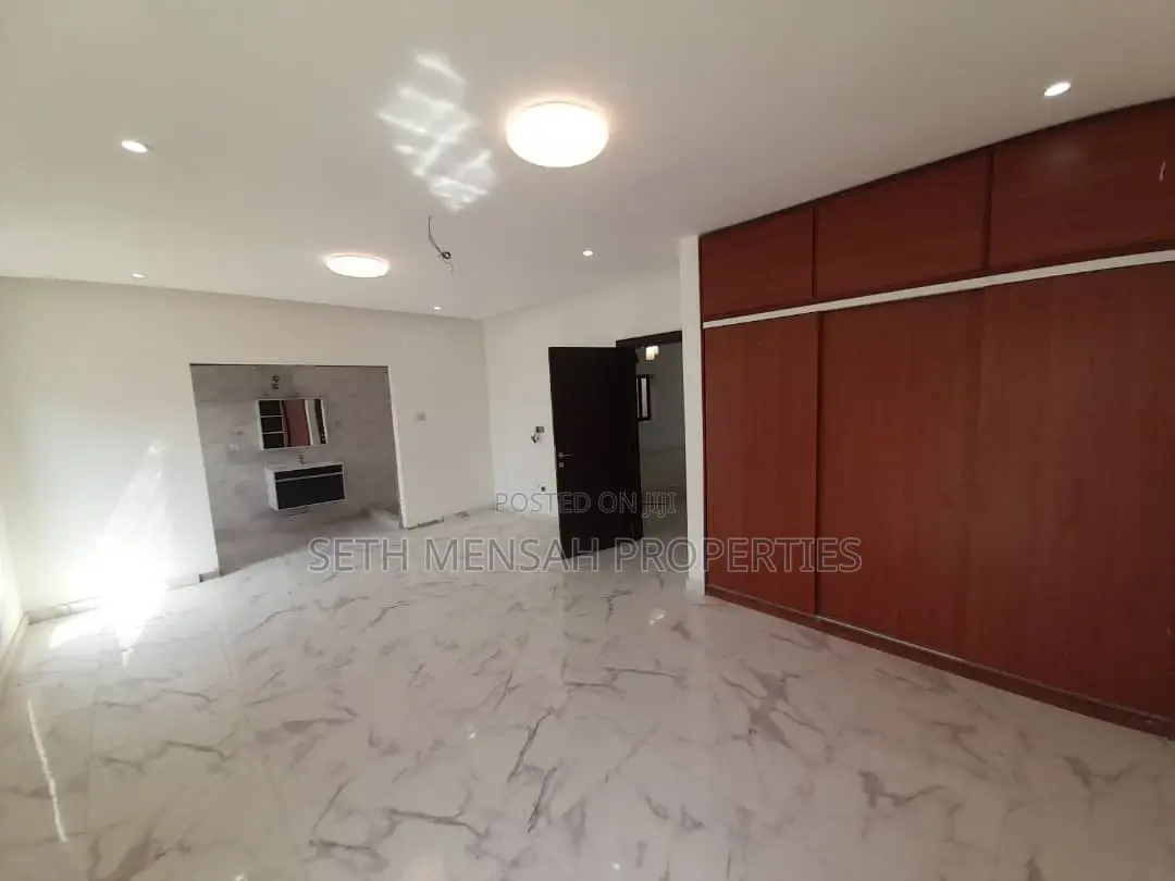 3bdrm House in Skm, Adenta for Sale