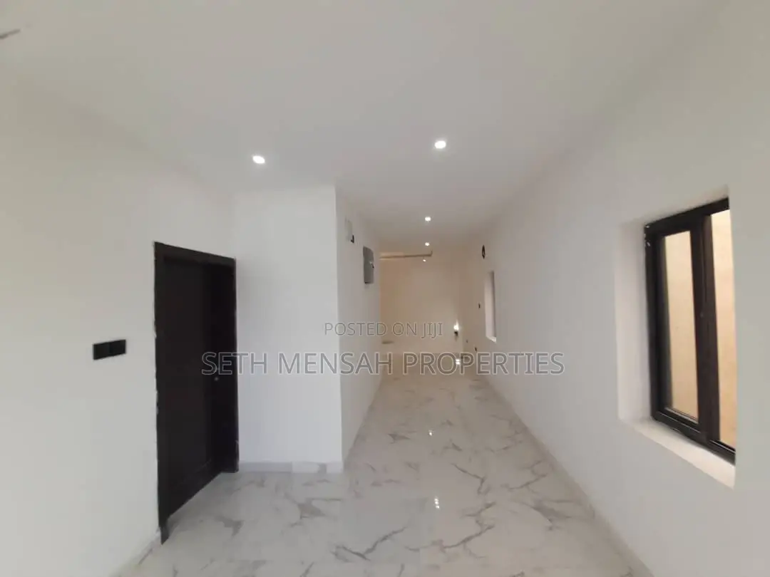 3bdrm House in Skm, Adenta for Sale