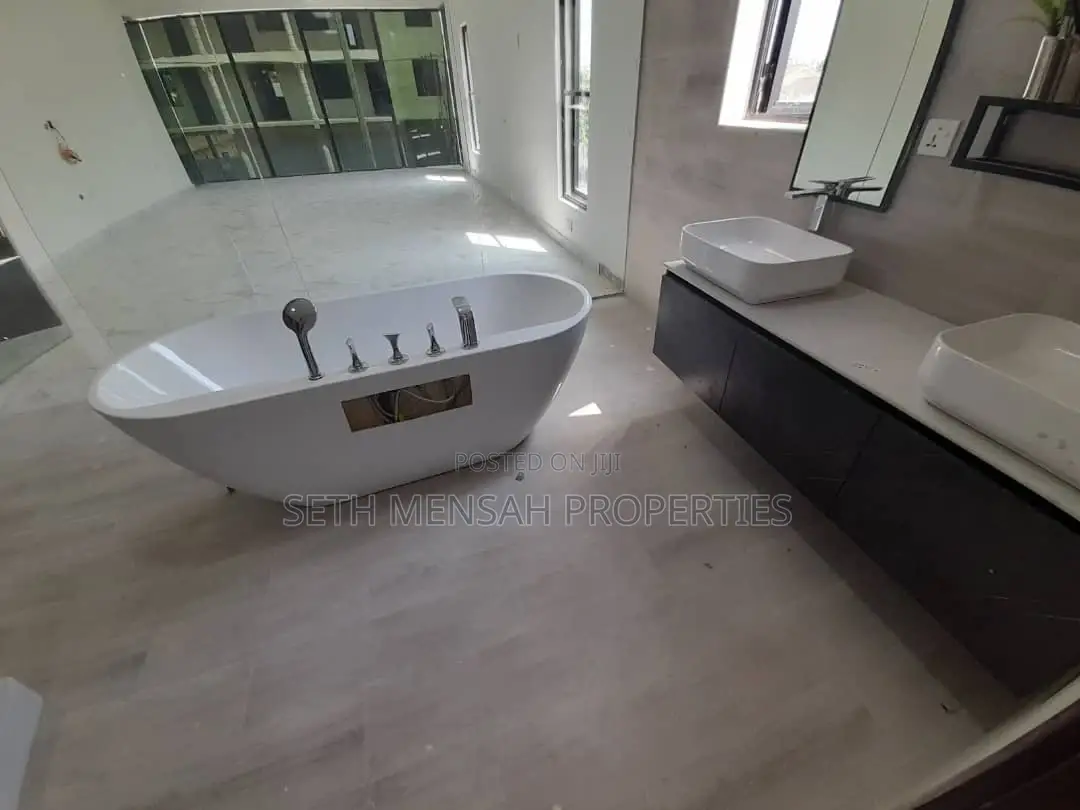 3bdrm House in Skm, Adenta for Sale