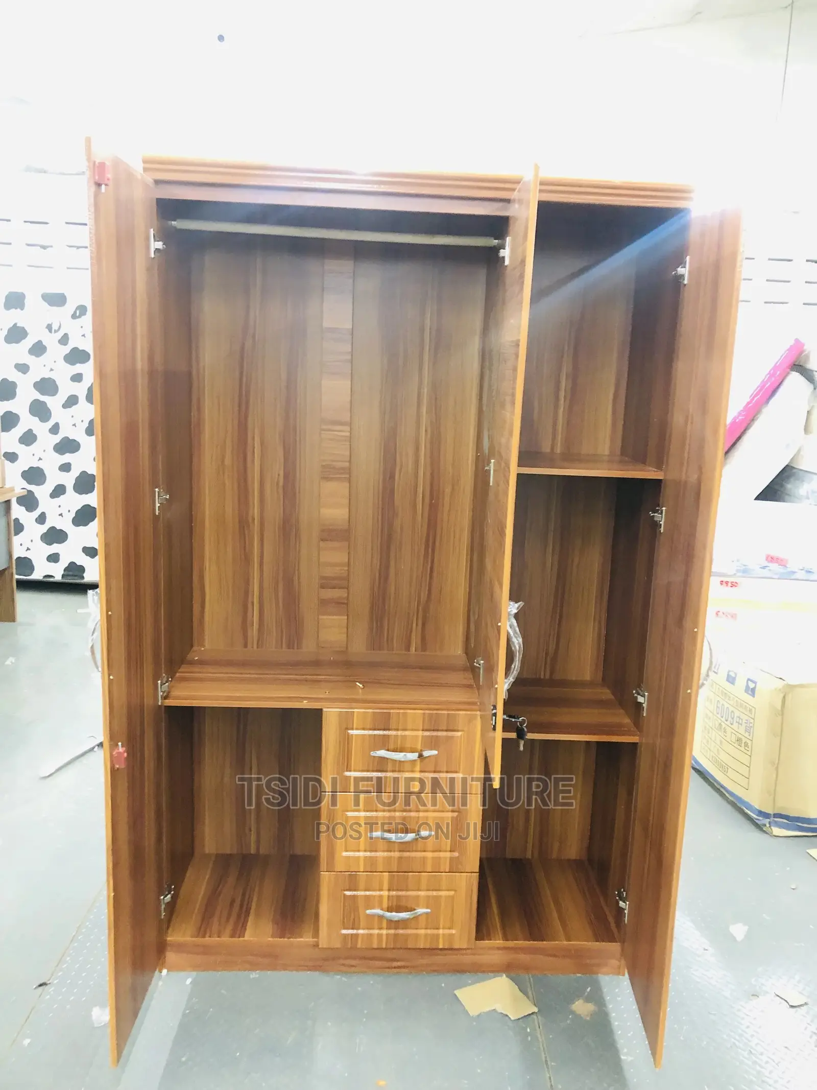 Quality Three Door Wardrobe