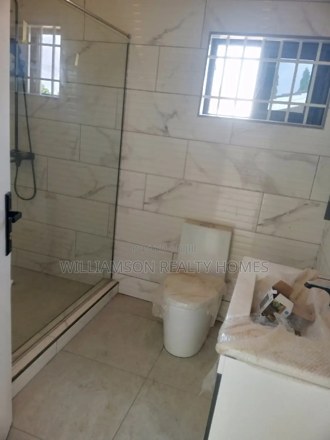 3bdrm Mansion in Hfc Estate Area, Spintex for rent