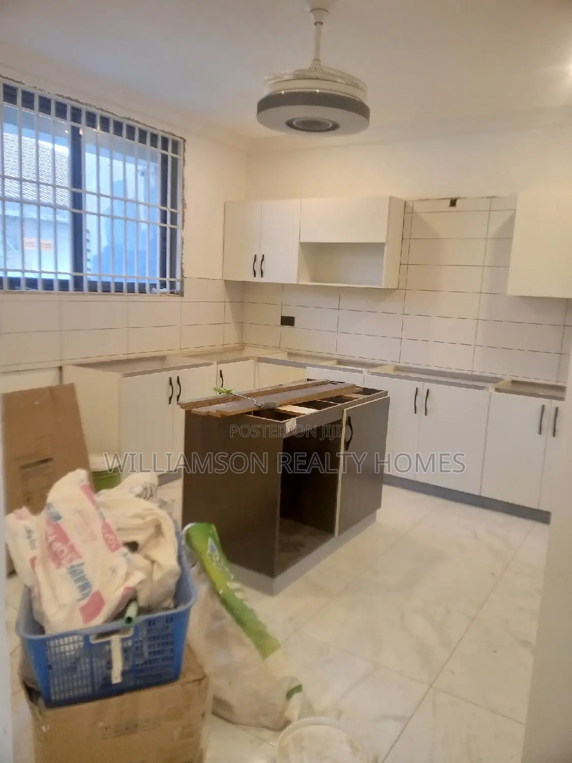 3bdrm Mansion in Hfc Estate Area, Spintex for rent