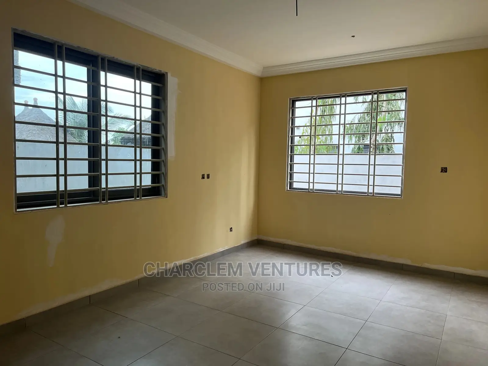 10bdrm Apartment in Oyarifa for Sale