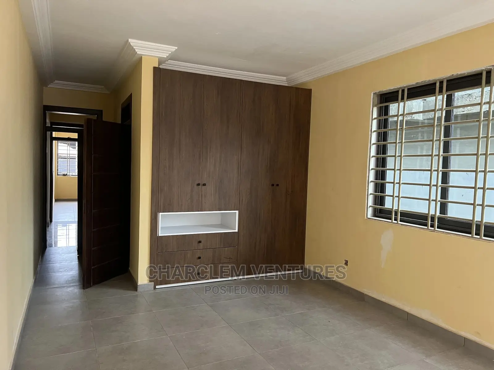 10bdrm Apartment in Oyarifa for Sale
