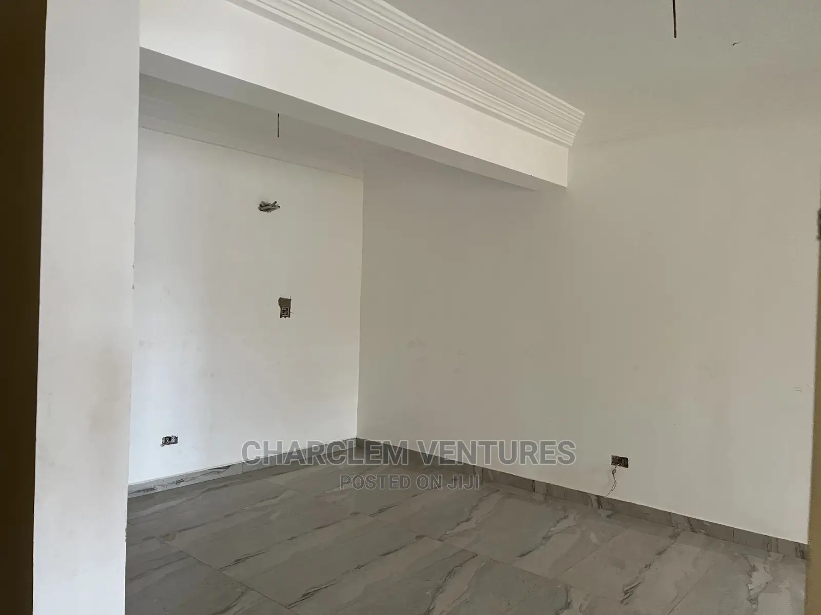 10bdrm Apartment in Oyarifa for Sale