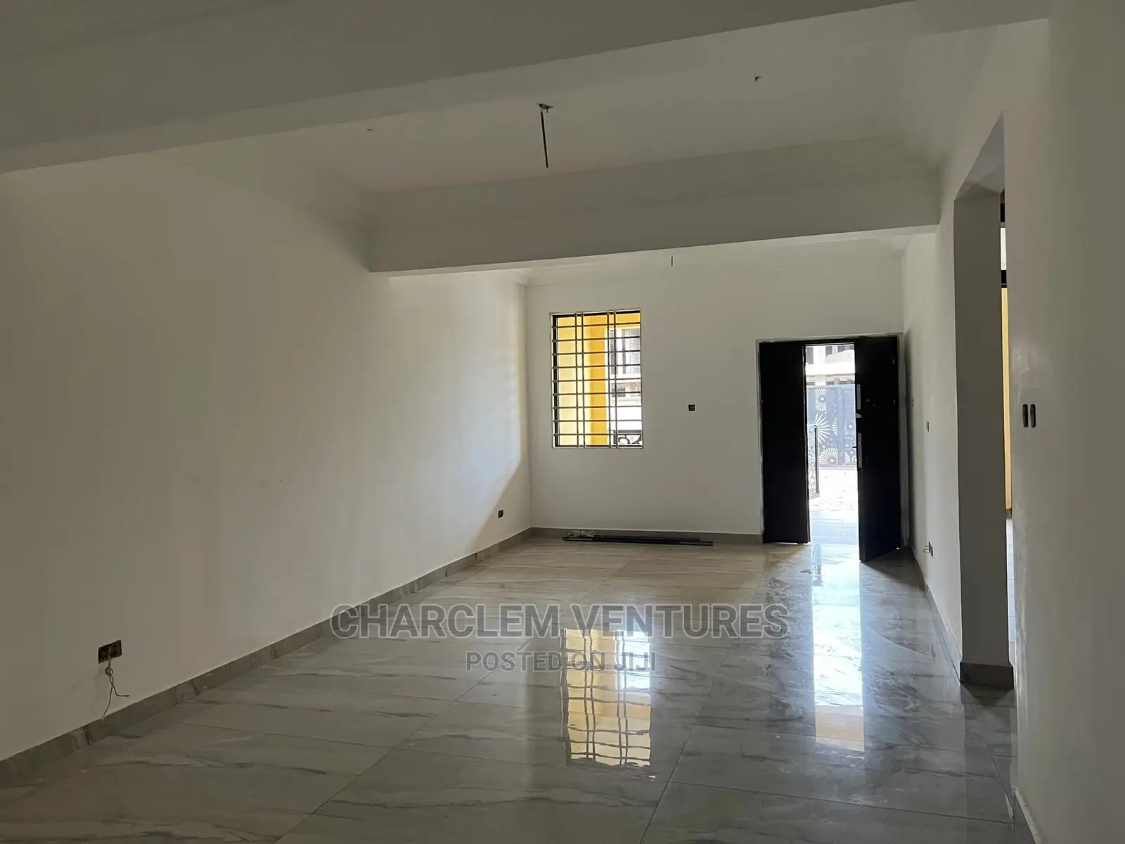 10bdrm Apartment in Oyarifa for Sale