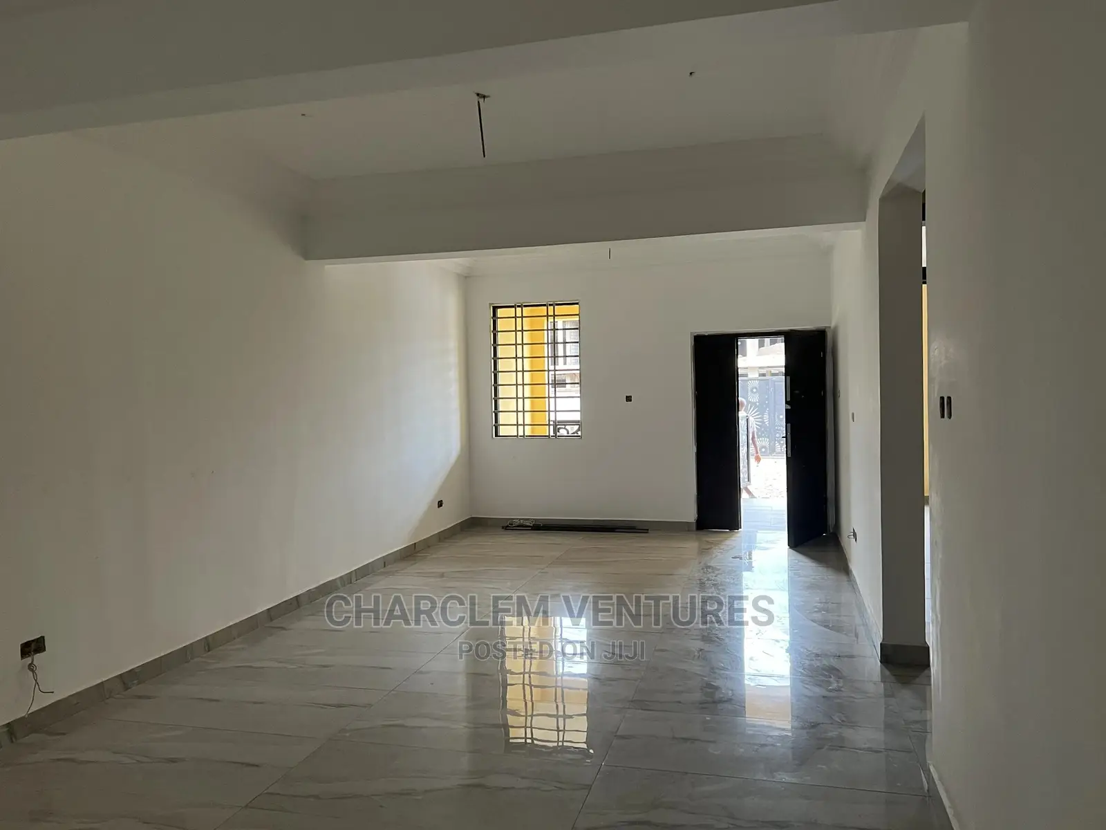 10bdrm Apartment in Oyarifa for Sale