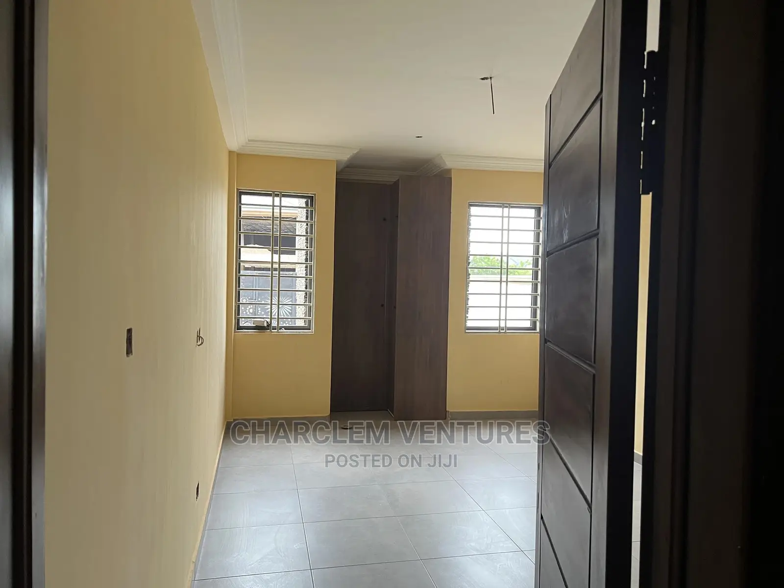 10bdrm Apartment in Oyarifa for Sale