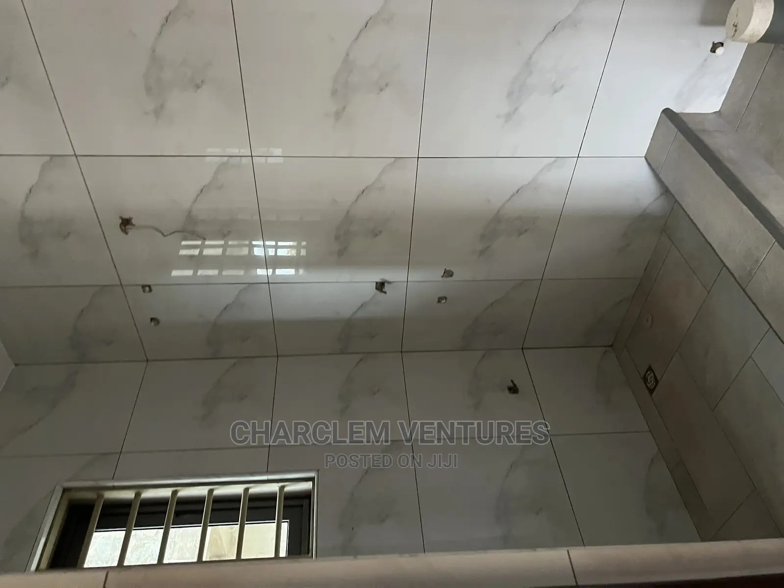 10bdrm Apartment in Oyarifa for Sale