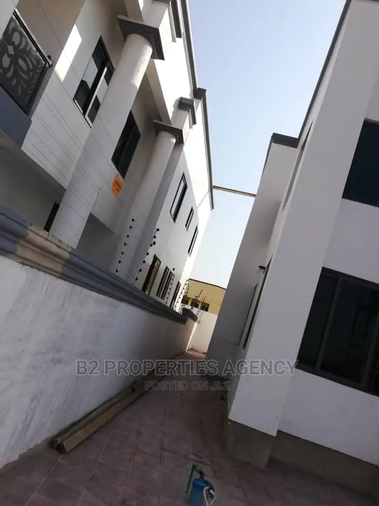 Furnished 4bdrm Maisonette for Sale