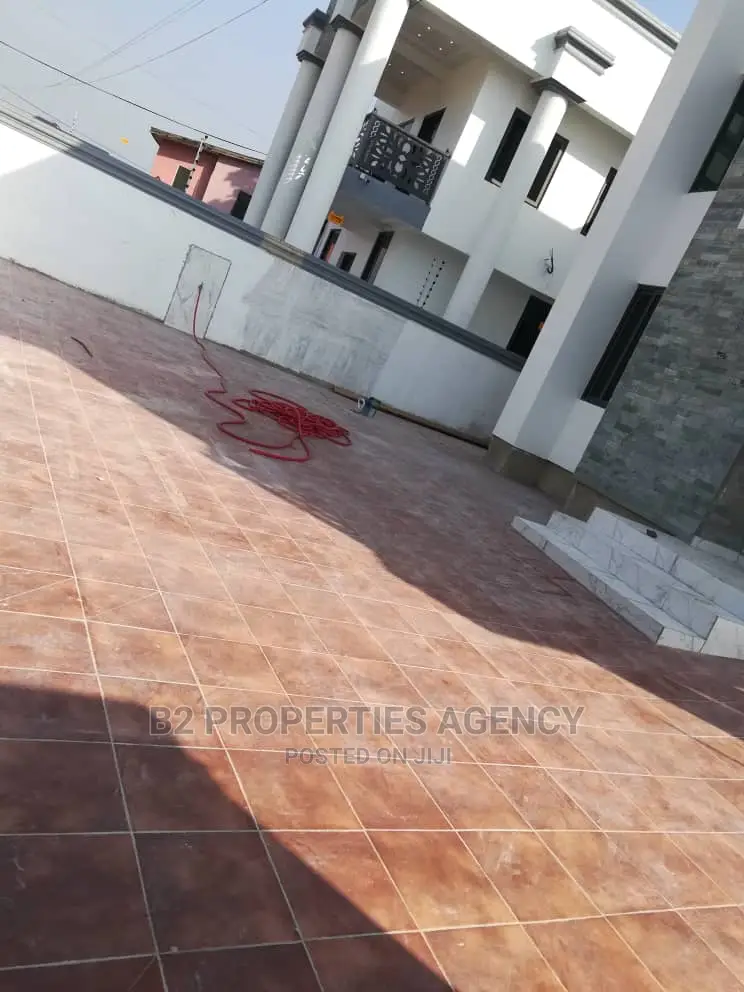 Furnished 4bdrm Maisonette for Sale