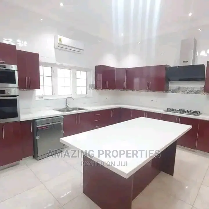 5bdrm House in 5 Bedroom House With for sale