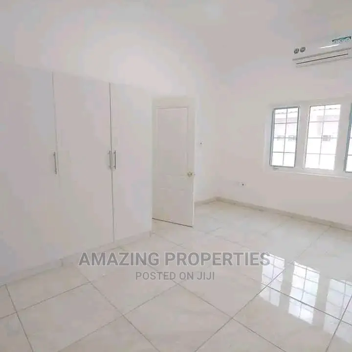 5bdrm House in 5 Bedroom House With for sale