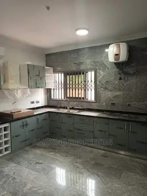5bdrm House in , a C Mall Area for Rent