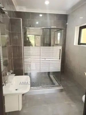 5bdrm House in , a C Mall Area for Rent