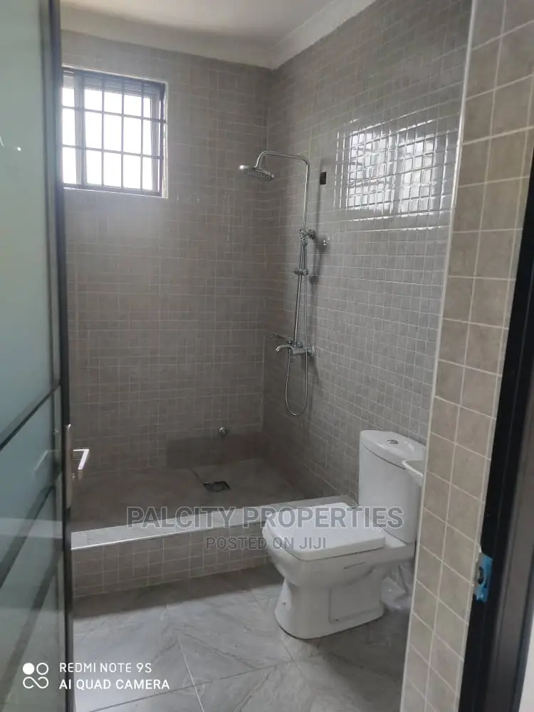 8bdrm Mansion in Santasi, Kumasi Metropolitan for Sale