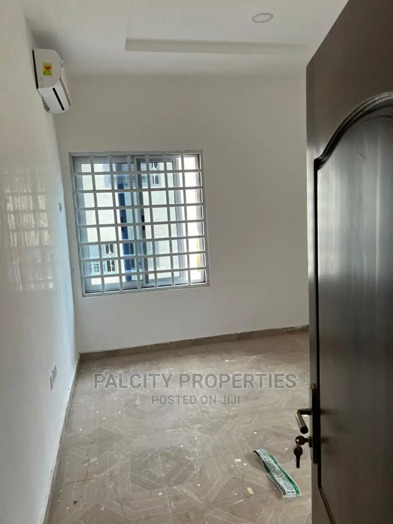8bdrm Mansion in Santasi, Kumasi Metropolitan for Sale