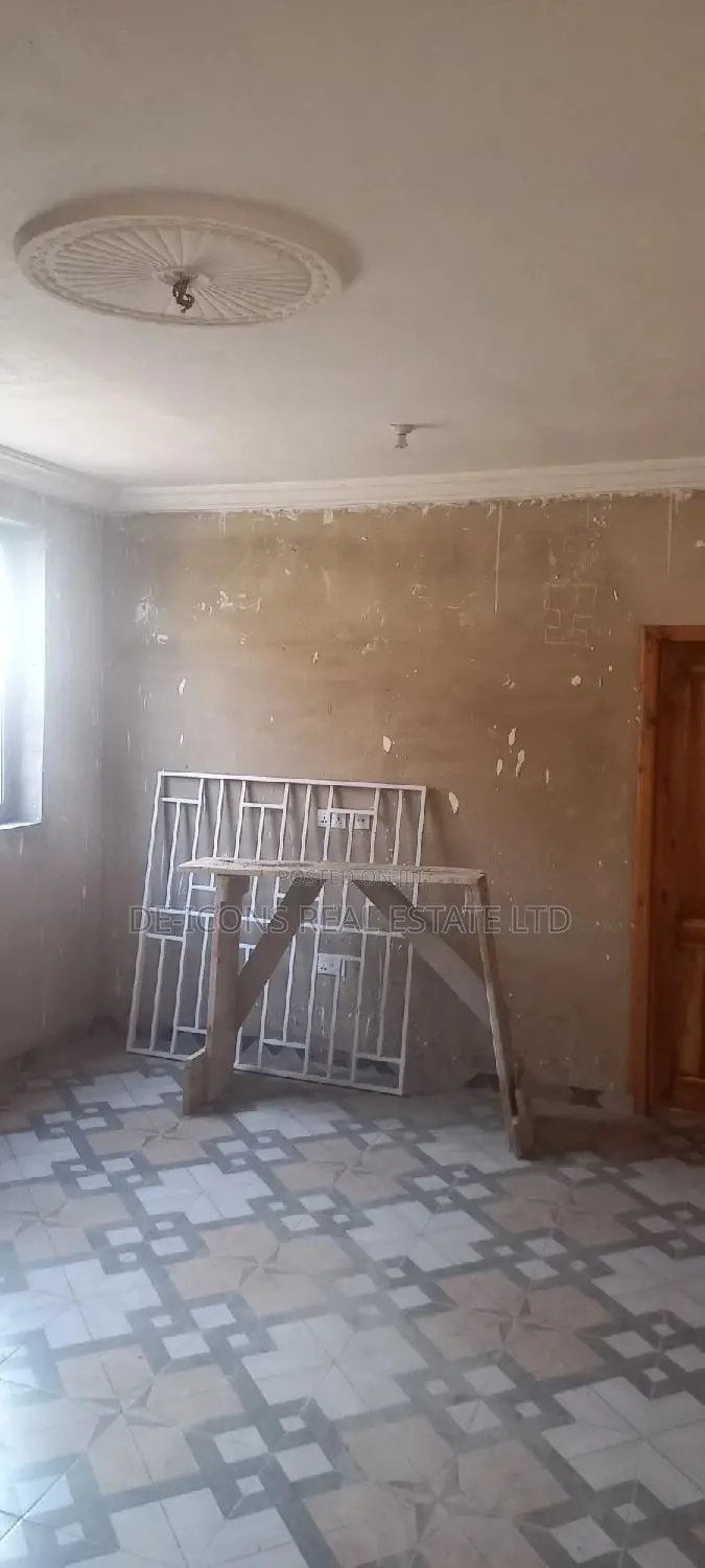 2bdrm Duplex in De-Icons Real Estate, Awutu Senya East Municipal