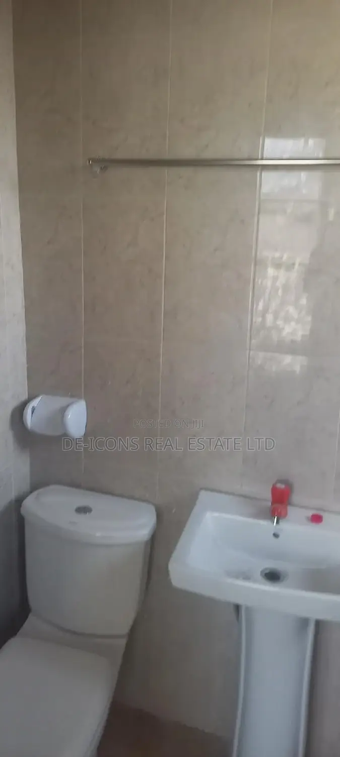2bdrm Duplex in De-Icons Real Estate, Awutu Senya East Municipal