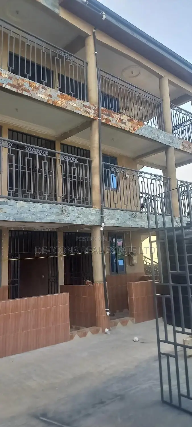 2bdrm Duplex in De-Icons Real Estate, Awutu Senya East Municipal