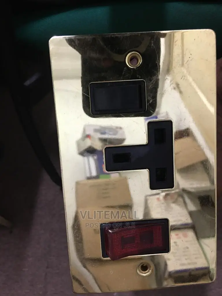 Stainless Steel Mirrored Single Wall Socket