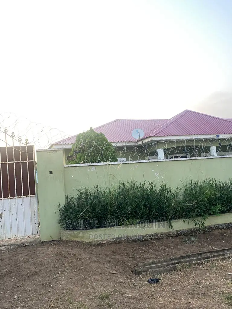 4bedroom Sfcontain 4 Rent or Sale at Kasoa Behind Kaaf Univs