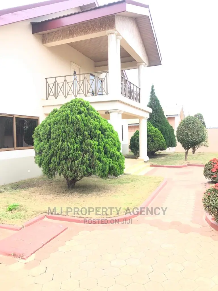 6bdrm House in Community 22, Tema Metropolitan for sale