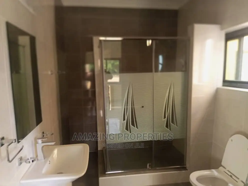 4bdrm House in East Legon for Rent