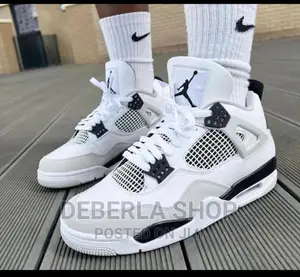 Air Jordan 4 Retro