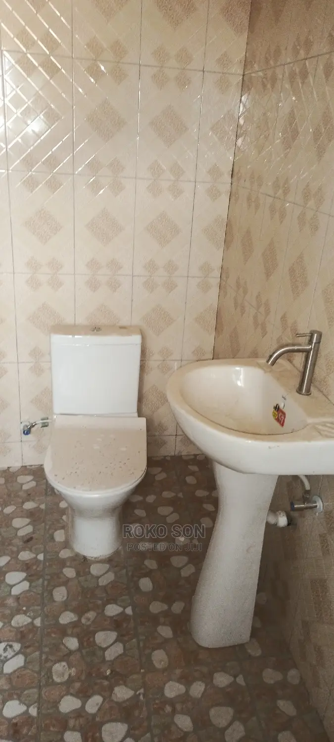 2bdrm Apartment in Dr Roko, Ablekuma for rent