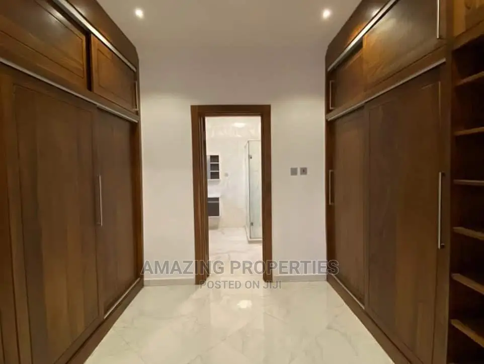 4bdrm House in East Legon for Sale