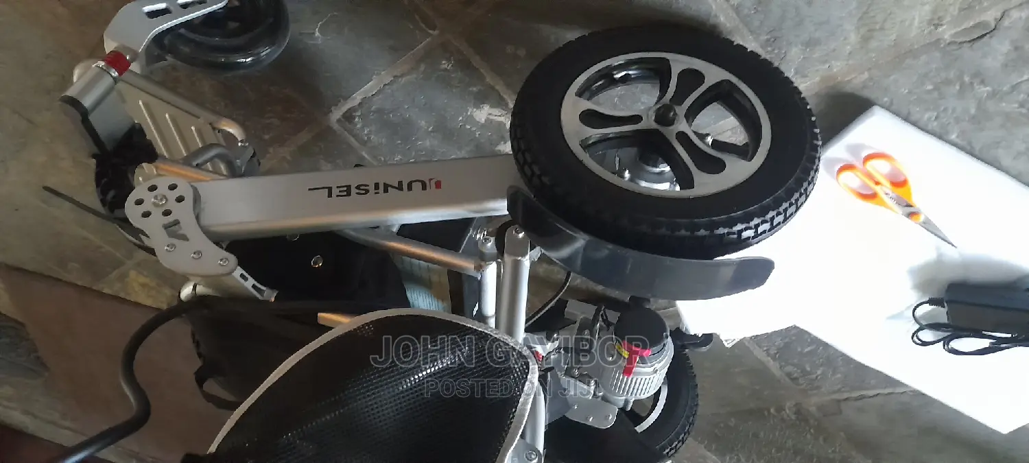 Quality Foldable Electric Wheelchair With Good Battery